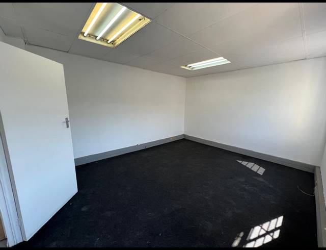280M² WAREHOUSE TO LET IN STRIJDOMPARK